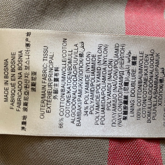 Iconic 3/4 length Burberry double breasted trench in unique khaki beige color. - Picture 6 of 6